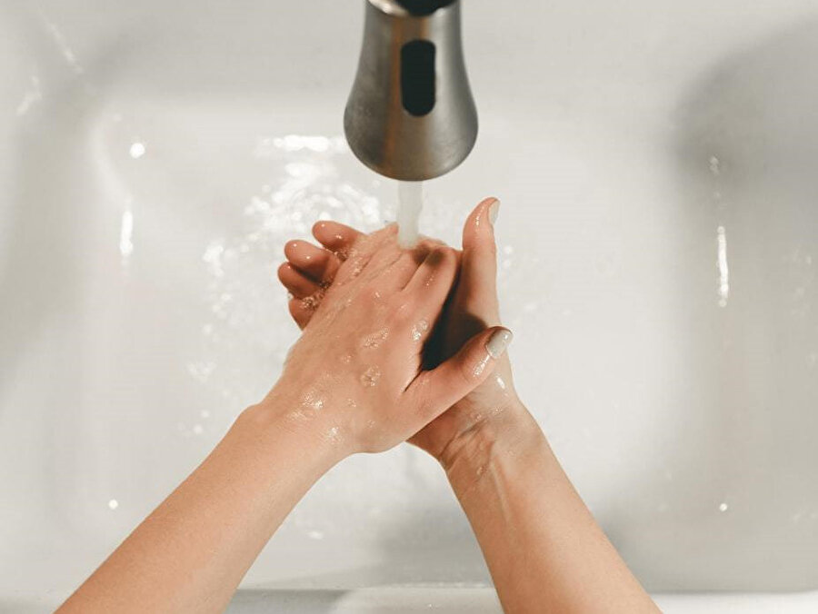 Korona virüsten korunmanın ilk kuralı, elleri yıkamak. 