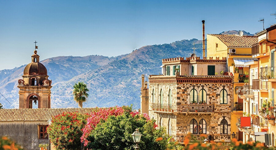 Taormina,  İtalya'nın Doğu Sicilya bölgesindeki Messina ilinde bulunan bir kasabadır.