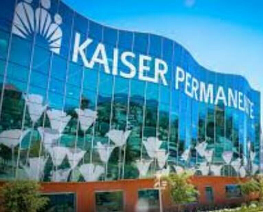 Apple'ın sağlık çalışanlarına özel geliştirdiği şeffaf koruma kalkanları öncelikle Kaiser Permanente'deki personeller tarafından test ediliyor. 