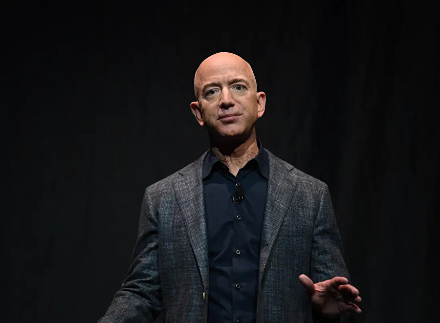 Bu arada, Jeff Bezos gibi isimler, 'internet alışverişlerinin' artmasıyla bu süreçte servetine servet katmaya devam ediyor. 