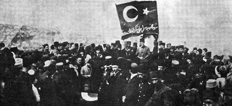 Ali Şükrü Bey’in cenaze töreninden bir görünüş (Osman Kaya fotoğraf arşivi)