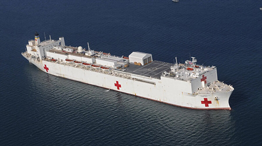 ABD donanmasına ait olan USNS Comfort hastane gemisi