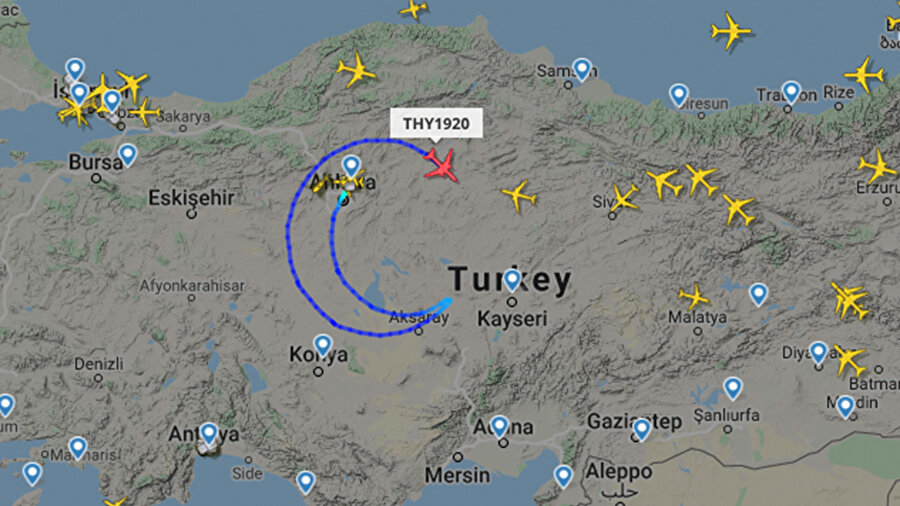 THY uçağından gökyüzünde Türk Bayrağı