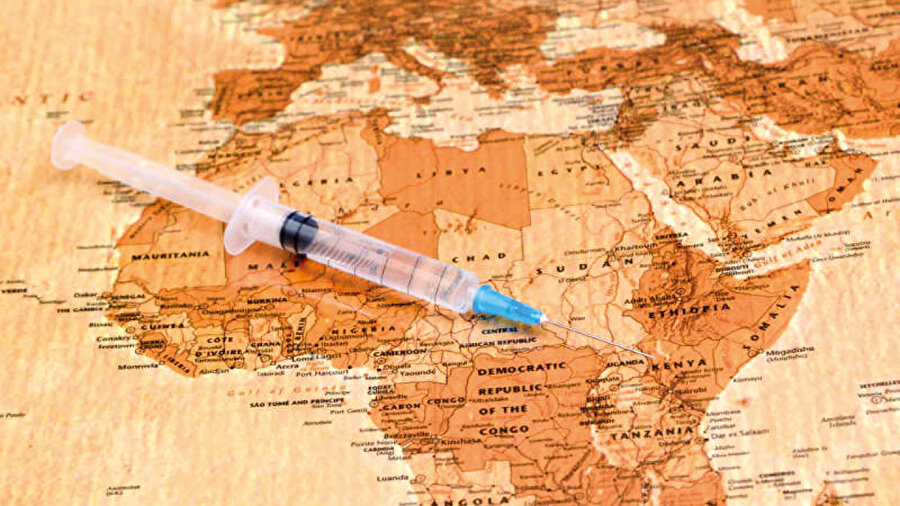 Trovan 5 çocuğun, Ceftriaxone ise 6 çocuğun hayatına mal oldu. Pfizer şirketi çocukların ailelerine gerçeği söylememiş, ilaçların henüz deneme safhasında olduğunu belirtmemişti. Peki, şirket konuyla ilgili açılan davada kendisini nasıl savundu dersiniz? Şirkete göre suçlu ailelerdi. Çocuklara gereken dozdan çok daha azı verilmiş, bu da çocuklarda beyin hasarına, felce ve konuşma zorluğuna neden olmuştu. ABD menşeli şirket 11 çocuğun ölümüne menenjitin yol açtığını, kendi ilaçlarının masum olduğunu savunuyordu.
