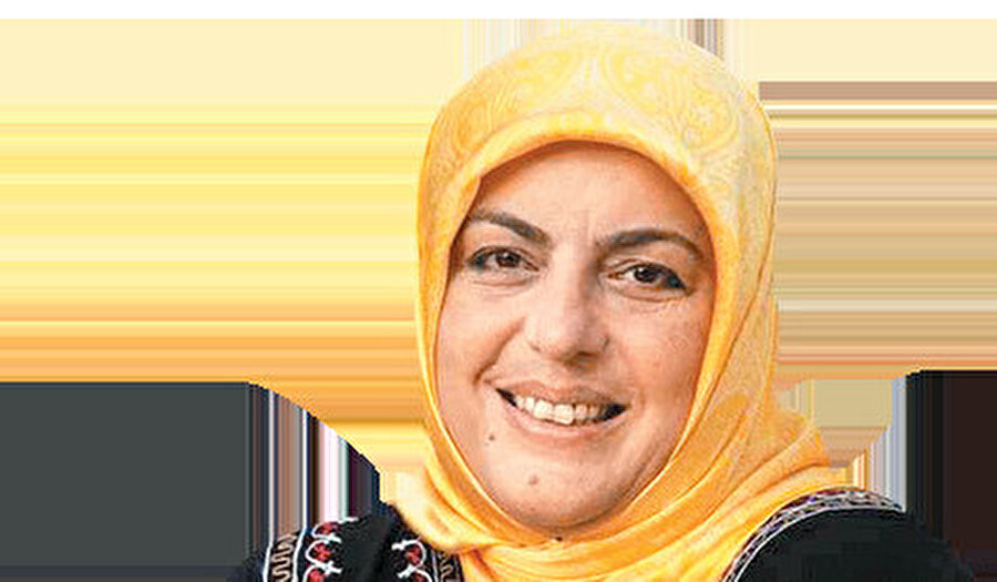 İstanbul Üniversitesi Hukuk Fakültesi’ni bitiren Sibel Eraslan, aslında başarılı bir gazeteci ve yazar.