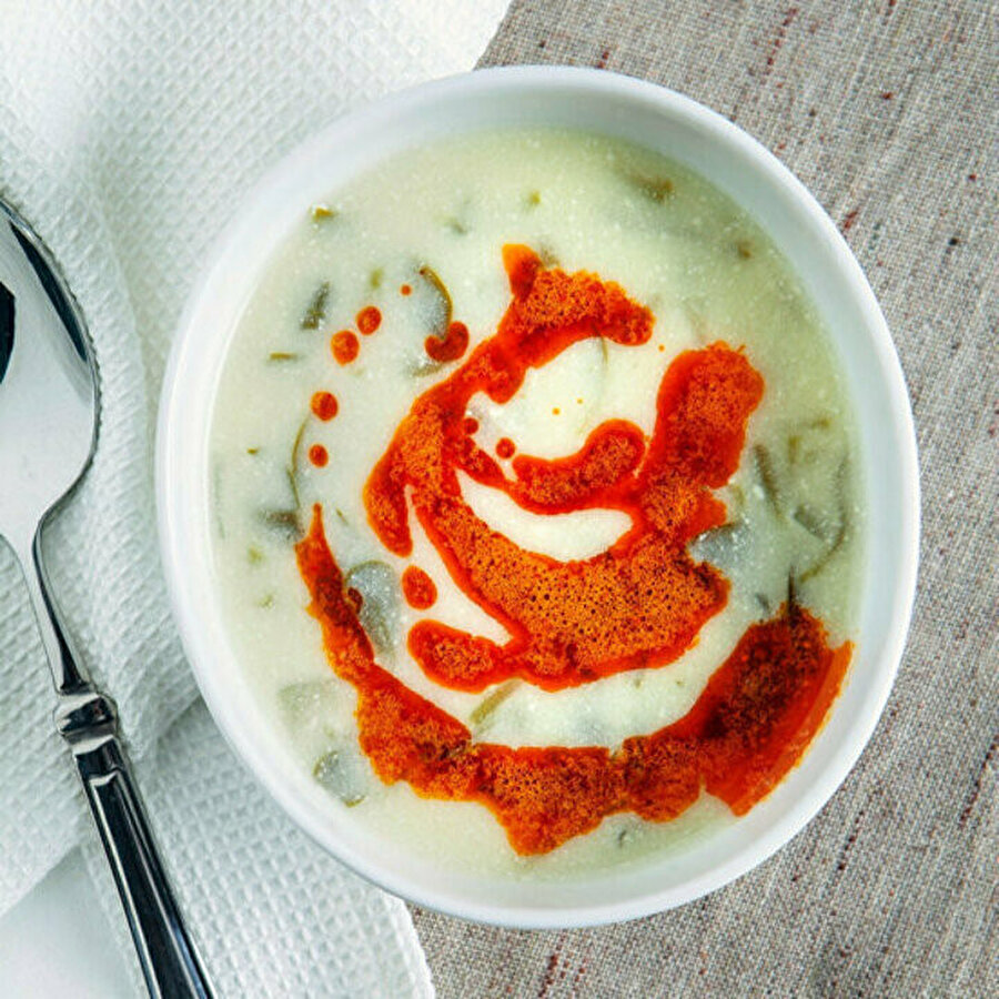 Düşük kalorisiyle övgüye layık çorba: Yoğurtlu semizotu çorbası