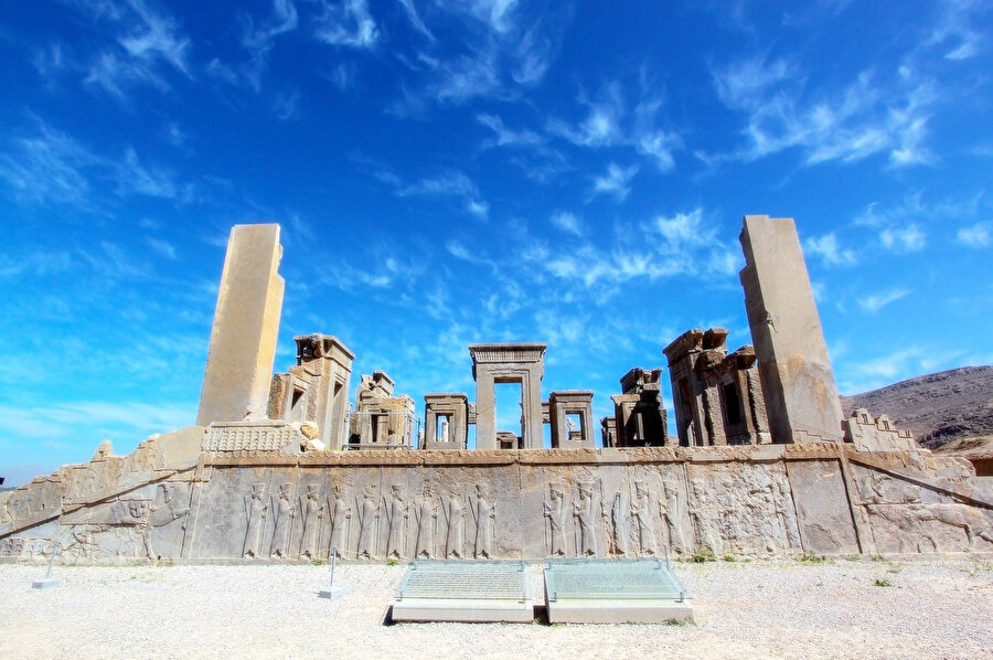 MÖ 331'de Büyük İskender'in Persleri yenerek yaktığı şehir, toprak yığınları altında kendi haline terk edildi.