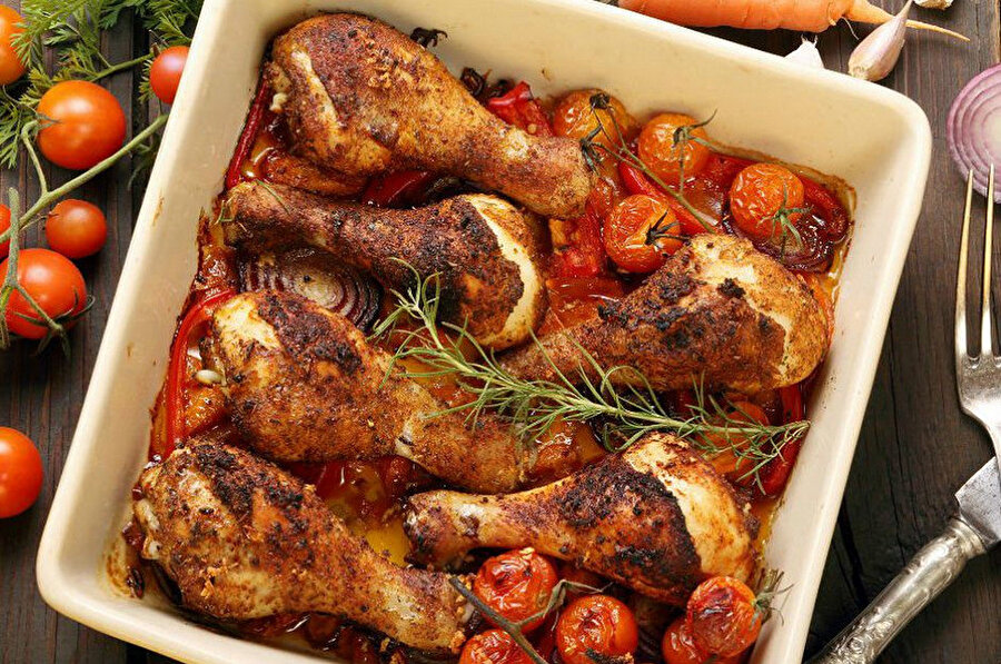 Tavuk bir çok şekilde pişirebilirken marine edilmesi tavuğa ayrı bir lezzette katar.