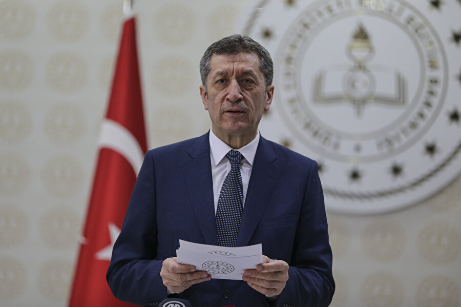 Milli Eğitim Bakanı Ziya Selçuk, 'Öğrencilerimiz sıkıntı yaşamasın, bir mağduriyet olmayacak' açıklamasında bulundu.