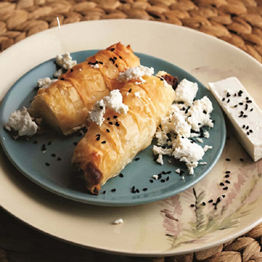 Sahur için pratik ve doyurucu 9 börek tarifi
