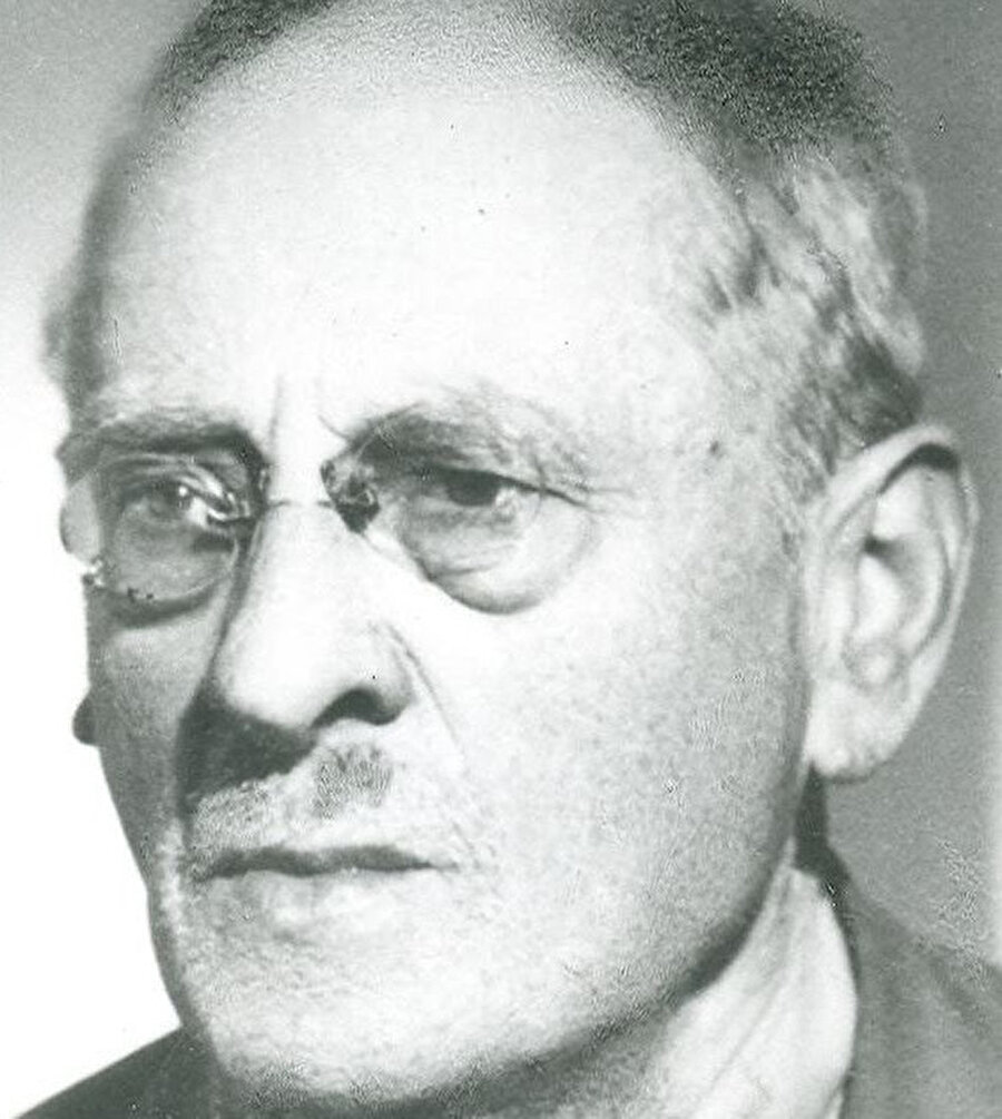 Rescher Koleksiyonu, ismini aslen Alman bir Yahudi olan Şarkiyatçı Oskar Rescher’den alır. 1925 yılında İstanbul’a yerleşen Oskar Rescher, İstanbul’da İsmail Sâib Efendi’nin sohbetlerine devam etmeğe başlamış ve nihayetinde ihtida edip Osman Reşer adını almıştı.