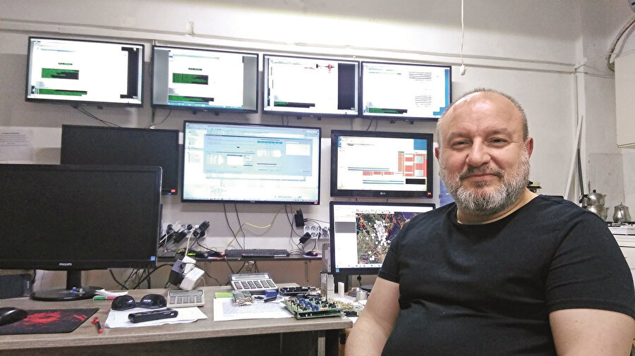 “Diyelim tahmin ettin, kocaman kenti nasıl boşaltacaksın” diyorlar. Biz 10 dakika sonra deprem olacak demeyeceğiz ki. Önümüzdeki 15 gün belki 30 gün içinde böyle bir deprem bekliyoruz dediğimiz zaman herkes gitsin bir yerlere.