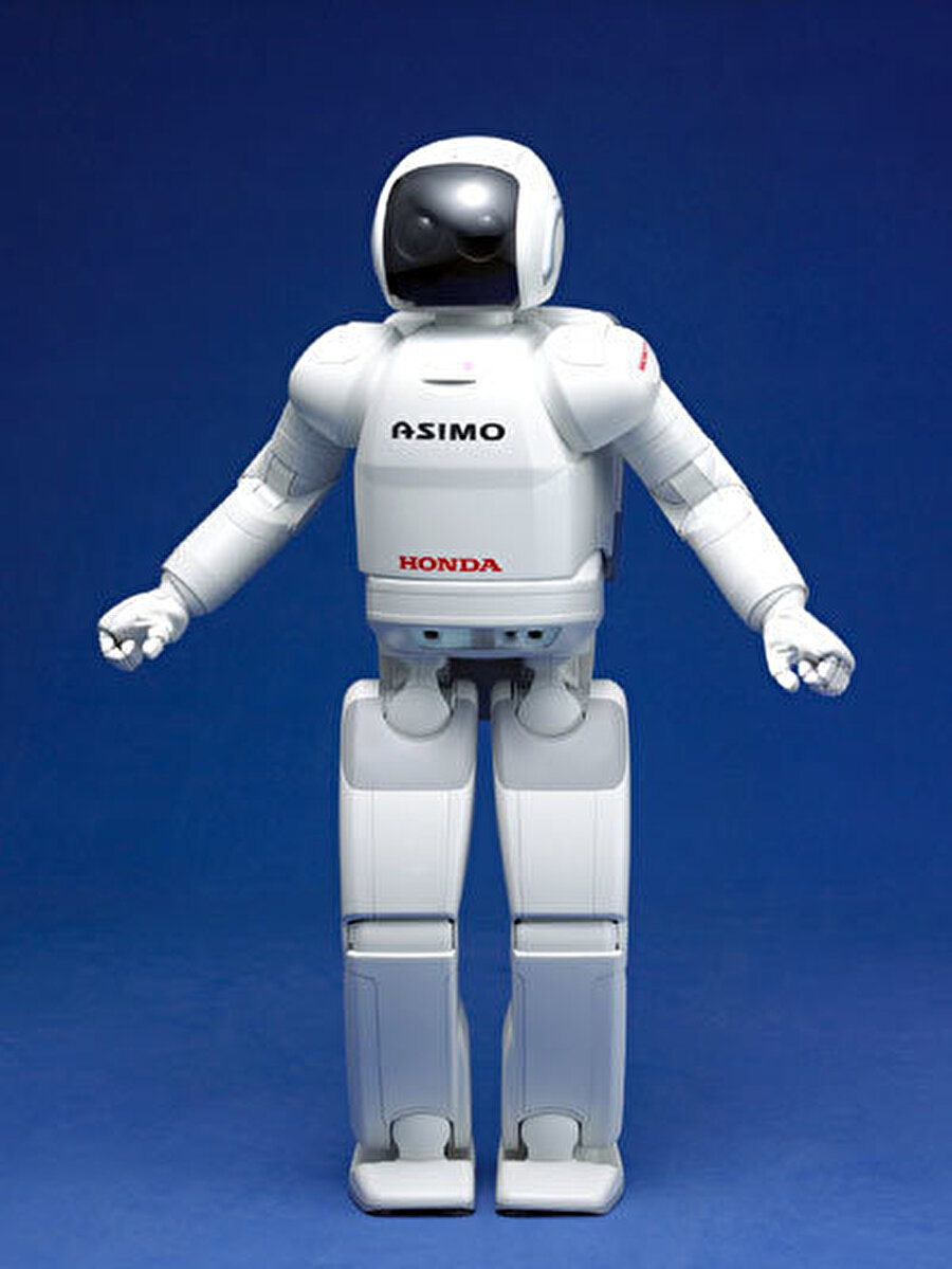 2000 yılında Honda’nın tüm dünyaya tanıttığı humanoid robot Asimo’ydu. Asimo pek çok ülkeyi gezerek, siyasilerle temaslarda bulundu. 