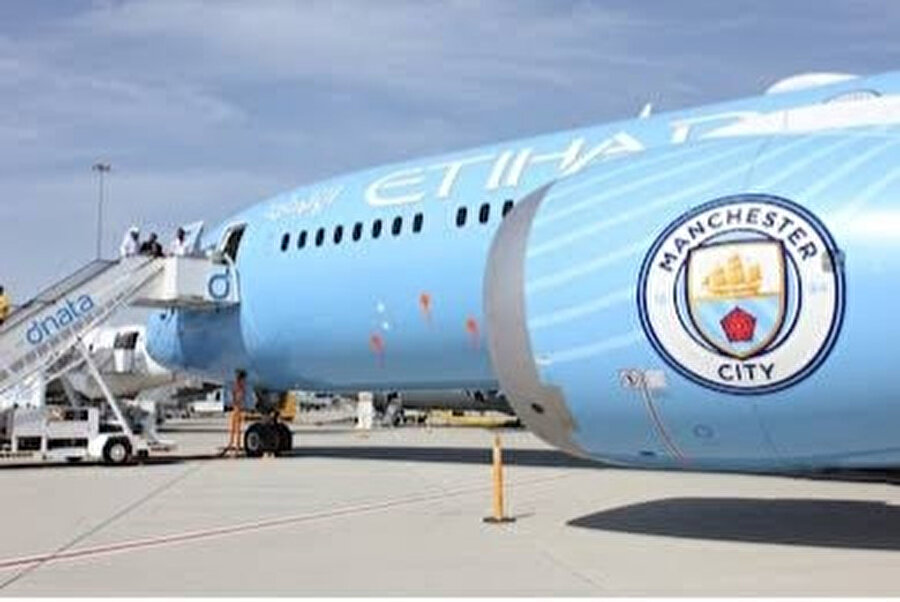 Manchester City amblemi taşıyan BAE uçağı Hafter güçlerine milis tedarik etmek için önce Sudan'a ve ardından Çad'a indi.