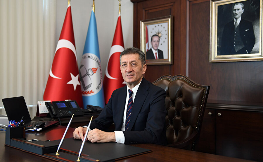 Milli Eğitim Bakanı Ziya Selçuk (Arşiv)