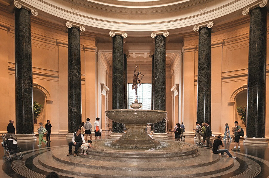 Ulusal Sanat Galerisi, 1937 yılında National Mall, Washington'da kurulan, ulusal bir sanat müzesidir. Yöneticisi Earl A. Powell III'dür. 