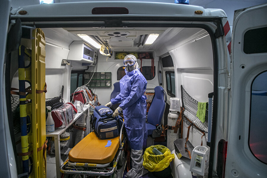 Ambulanslarda gerekli tüm malzemeler hazır tutuluyor.