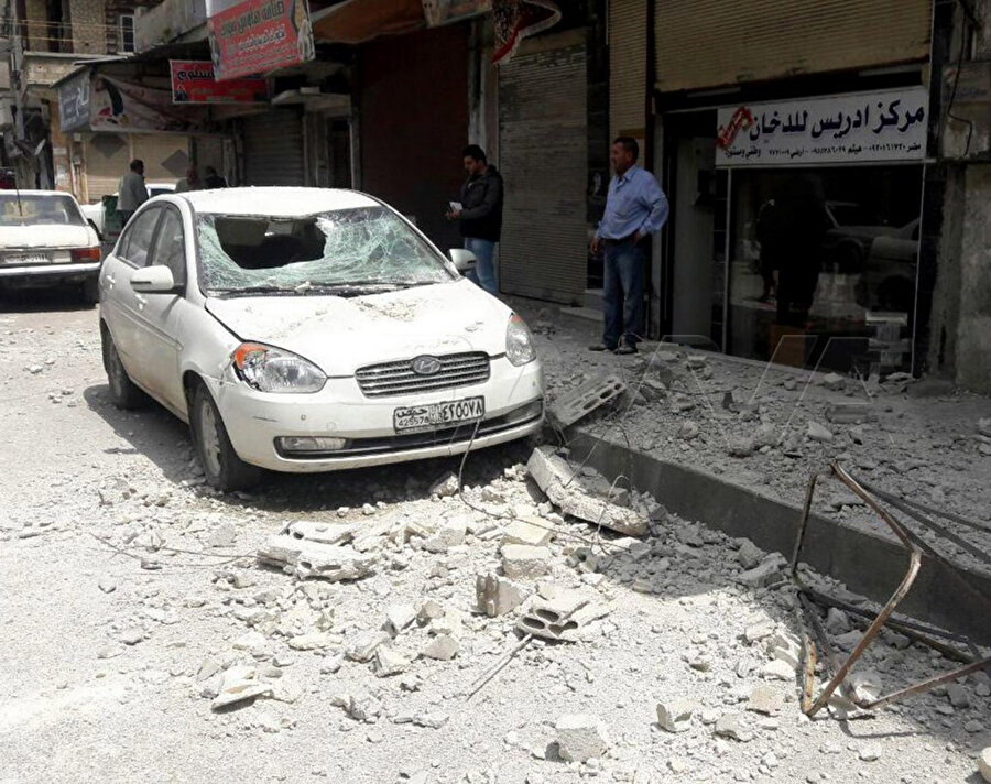  İsrail'in 1 Mayıs 2020'de Suriye'de Hizbullah'a ait olduğu iddia edilen bir depoya düzenlediği saldırı sonrası oluşan hasar.