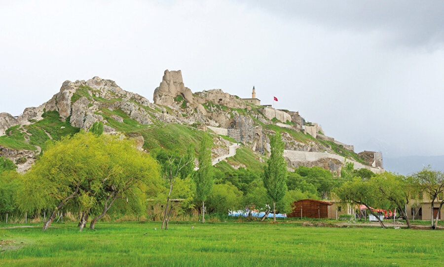 Van Kalesi, Urartu Krallığı tarafından kütle halindeki taştan yaptırılan ve Urartu başşehri Tuşpa'yı kuş bakışı gören bir istihkam yapıdır. Van Gölü kıyısında olup, Van şehrine 5 km uzaklıkta bulunmaktadır.