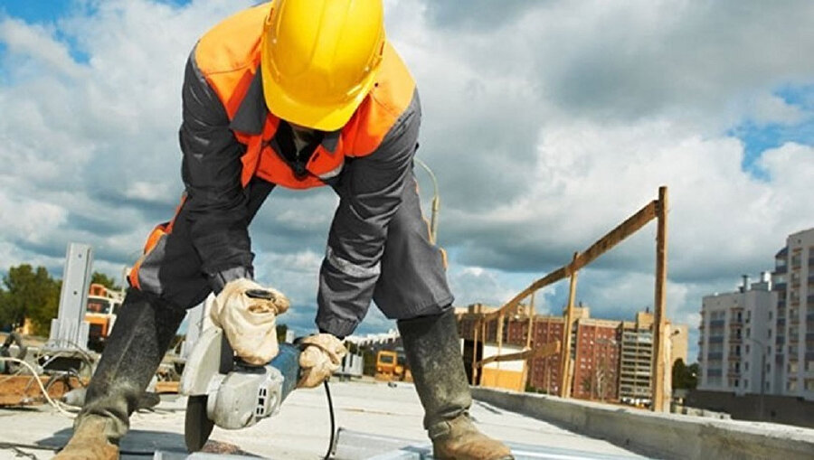 Sesler çığlığa dönüştü. Hızla aşağıya doğru düşerken, İstanbul’un yüksek binaları bir kat daha yükseliyordu.