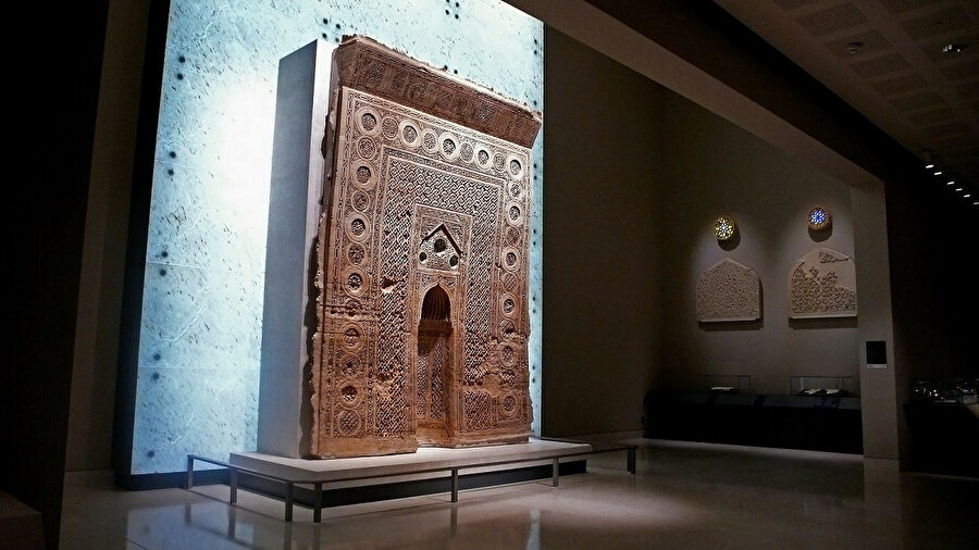 Uveyne Camii'nin mihrabı