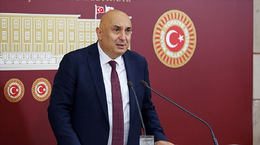 CHP Grup Başkanvekili Engin Özkoç, Esed’e şirin görünmek için her türlü gargamelliğe soyunarak kendisinde eksik olanları söyledi.