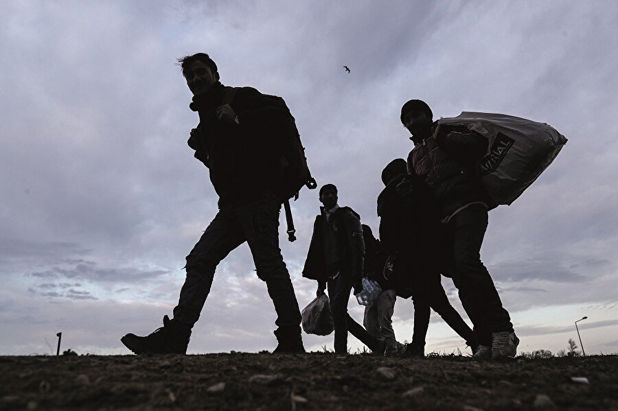 “Suriyeliler ilk geldiği zamanlarda, bizim Türk işçiler çalışıp geçimini sağlayabiliyordu. Savaş ilk başladığında buraya mülteci akını olunca piyasa kırıldı."