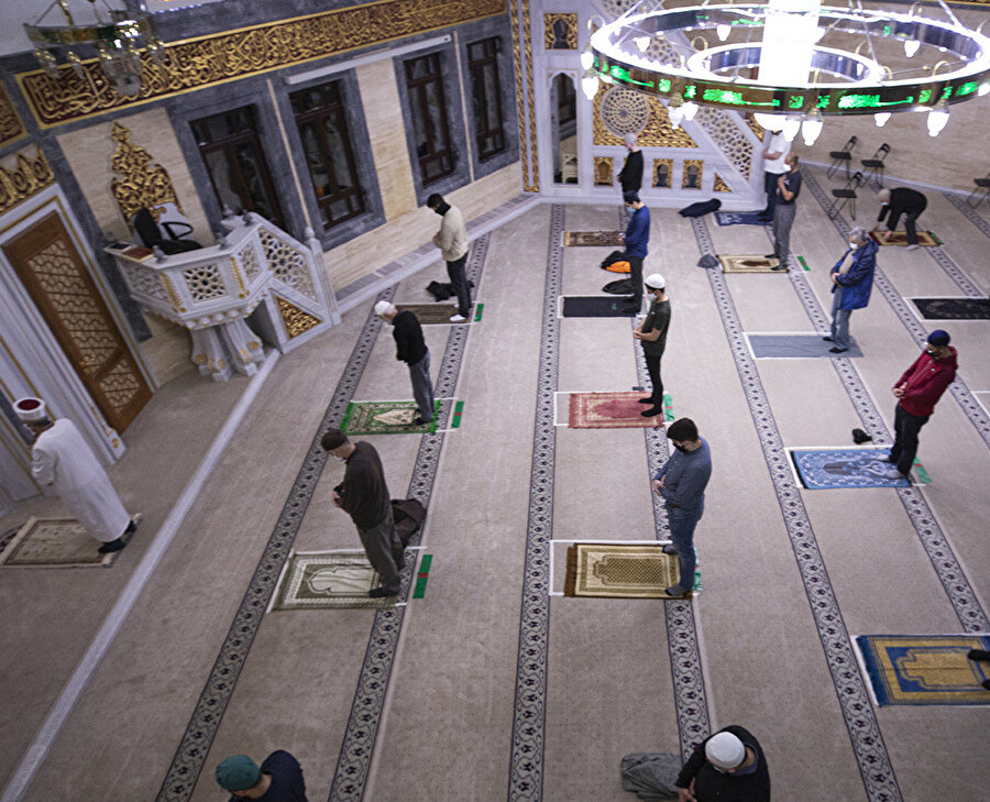 Almanya'da toplu ibadete başlandı