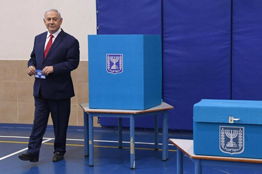 İsrail iç siyaseti seçimler öncesi her ne kadar öngörülemez bir akibete gebe olsa da, bu süreç boyunca yaşanan tüm dış gelişmeler halen mevcut başbakan olan Netanyahu’nun lehine gerçekleşmiştir. 
