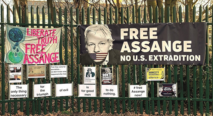 Bazıları Baraitser’in bir hologram olabileceğini söylüyor ama bu da inandırıcı değil. Niye mi? Hologramlar bile daha çok empatiye sahiptir de o yüzden.