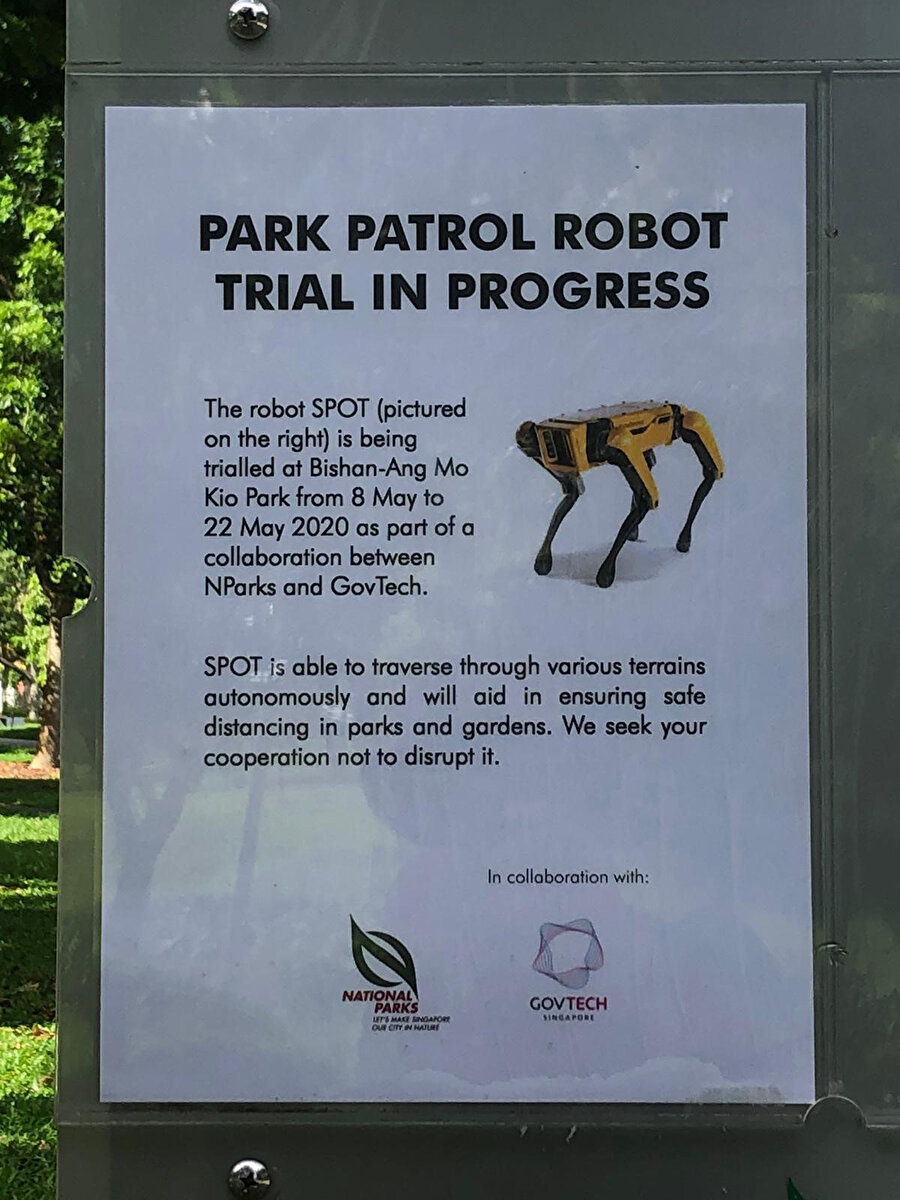 Boston Dynamics Spot robotunun devriye gezdiği parklarda bilgilendirme de yapılıyor. 