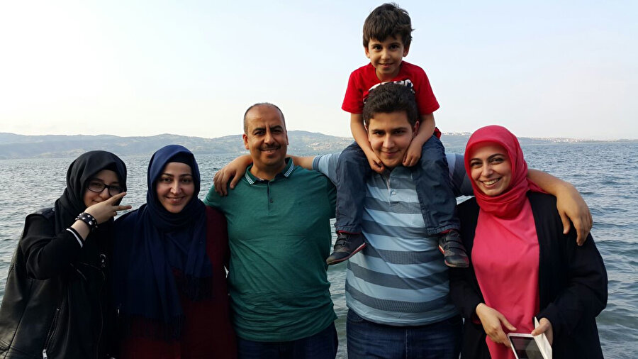 Eşim, 3 çocuğum, annem, babam, kardeşlerim, yıllardır biriktirdiğim arkadaşlarım, kurucularından olduğum Kudüs Platformum ve kurucu/üye/gönüllü olarak destek verdiğim sivil toplum kuruluşlarım var.