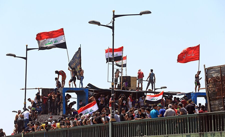 Irak'ta göstericiler, yeni hükümette bakanlıkların liyakata göre dağılmadığını düşünüyor.