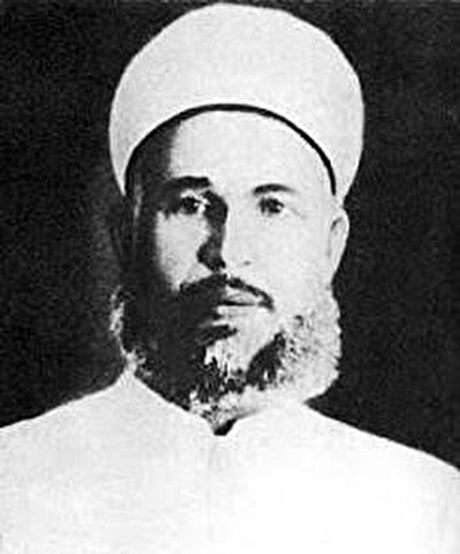 1880’de Suriye’nin Lazkiye kentine bağlı bir kasabada dünyaya gelen İzzeddin el-Kassâm, Osmanlı’nın dağılmasından sonra bölgeyi istila eden Fransız ve İngiliz güçlerine karşı direnişin önde gelen isimlerindendi.