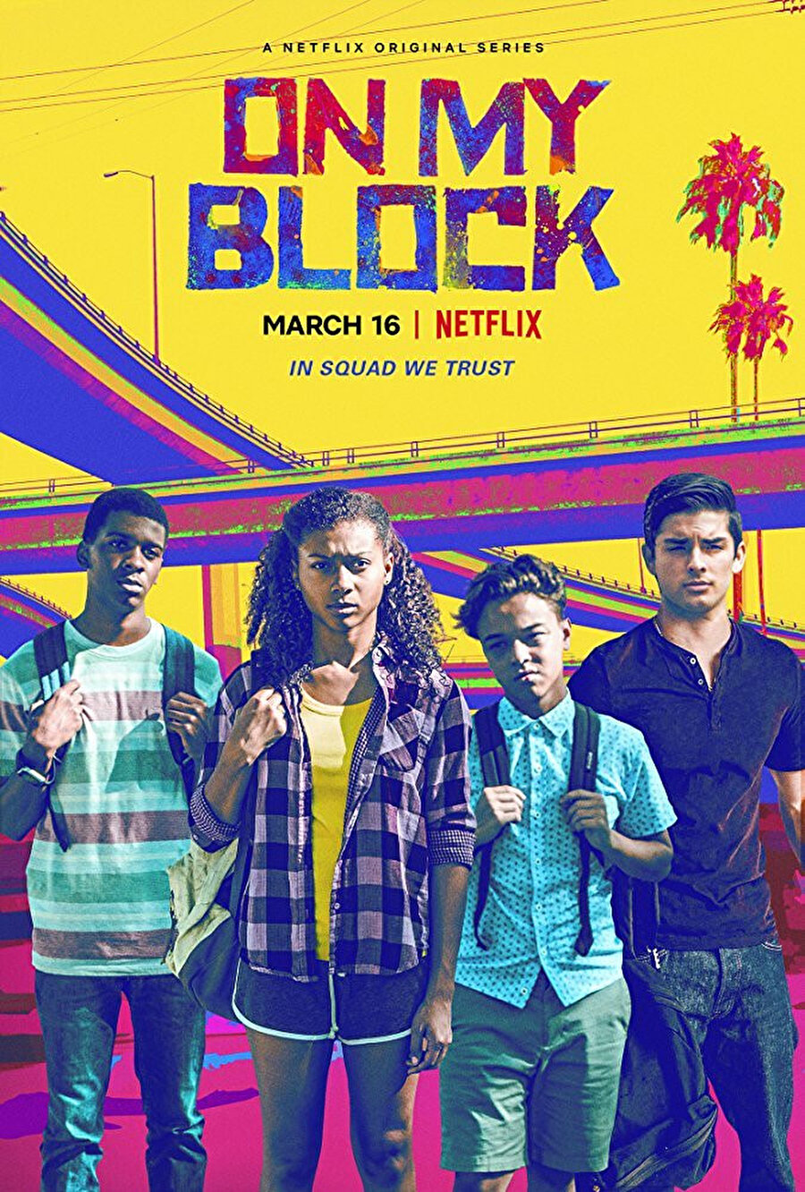 Netflix’in her biri yarımşar saat süren on bölümlük yeni komedi dizilerinden On My Block, Los Angeles’in merkezinde yer alan çetin bir mahallede yaşayan zeki, eğlenceli ve zorluklara alışkın dört gencin dostlukları ve bağlılıklarının liseye başlamalarıyla sınavdan geçmesini konu alıyor. Awkward’ün senaristi Lauren Iungerich ile Eddie Gonzalez ve All Eyez on Me ve Empire’ın senaristi Jeremy Haft’ın ortak projesi olan On My Block, sokak kültürünü başarıyla ekrana taşıyor. 