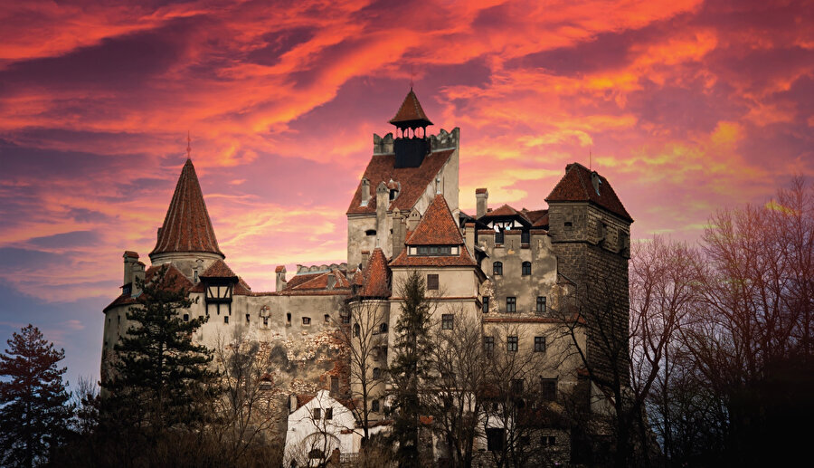 Romanya, Orta Avrupa'nın güney doğusunda, Balkan Yarımadası'nın kuzeyinde bulunan bir ülkedir.
