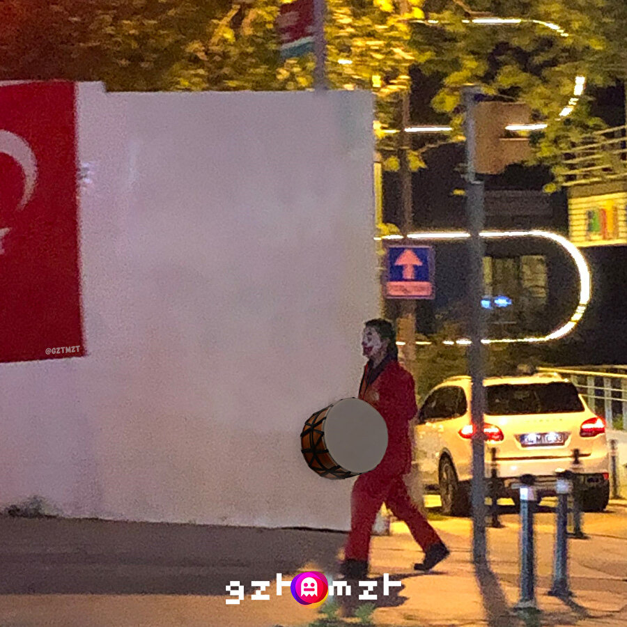 ​Boşa gitmez dilekler, bekler bizi çilekler, iftarda çok yedin Batman sana gelmez börekler🥁