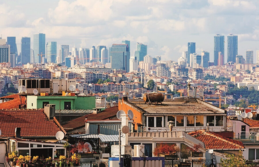 Enerji ihtiyacı bu derece öne çıktığında elektrik üretimi için çevreyi kirletmek, tabiatı tahrip etmek önemsiz hâle gelir. Tabiatı tahrip ederek ayakta kalmaya çalışırken öte yandan sonraki nesillerin geleceğini yok etmiş oluyoruz.