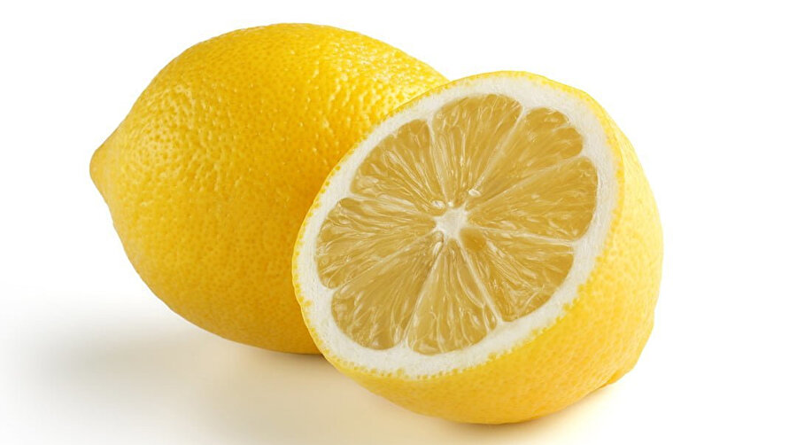 Limon, yıl boyunca büyümeyi sürdüren, kışın yapraklarını dökmeyen küçük bir ağaç türü ve bu ağacın meyvesidir. Halk dilinde limona suluzırtlak, cıcık ve zıvrak da denilmektedir.