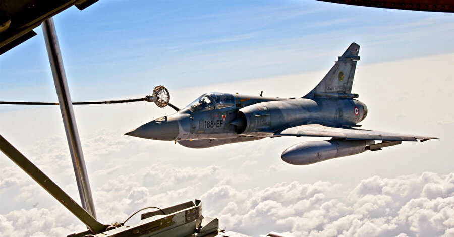 Fransız yapımı çok maksatlı Dassault Mirage 2000 savaş uçakları.