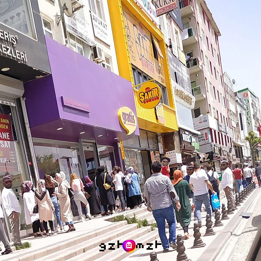 ​Eyelinerı düzgün çekene Koronavirüs bulaşmıyor herhalde