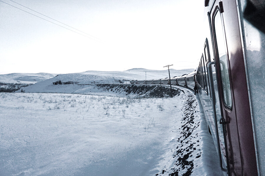 Karlı günlerde trene binmeyi neden bu kadar çok düşlemişimdir? (Fotoğraf: Talha Kabukçu)