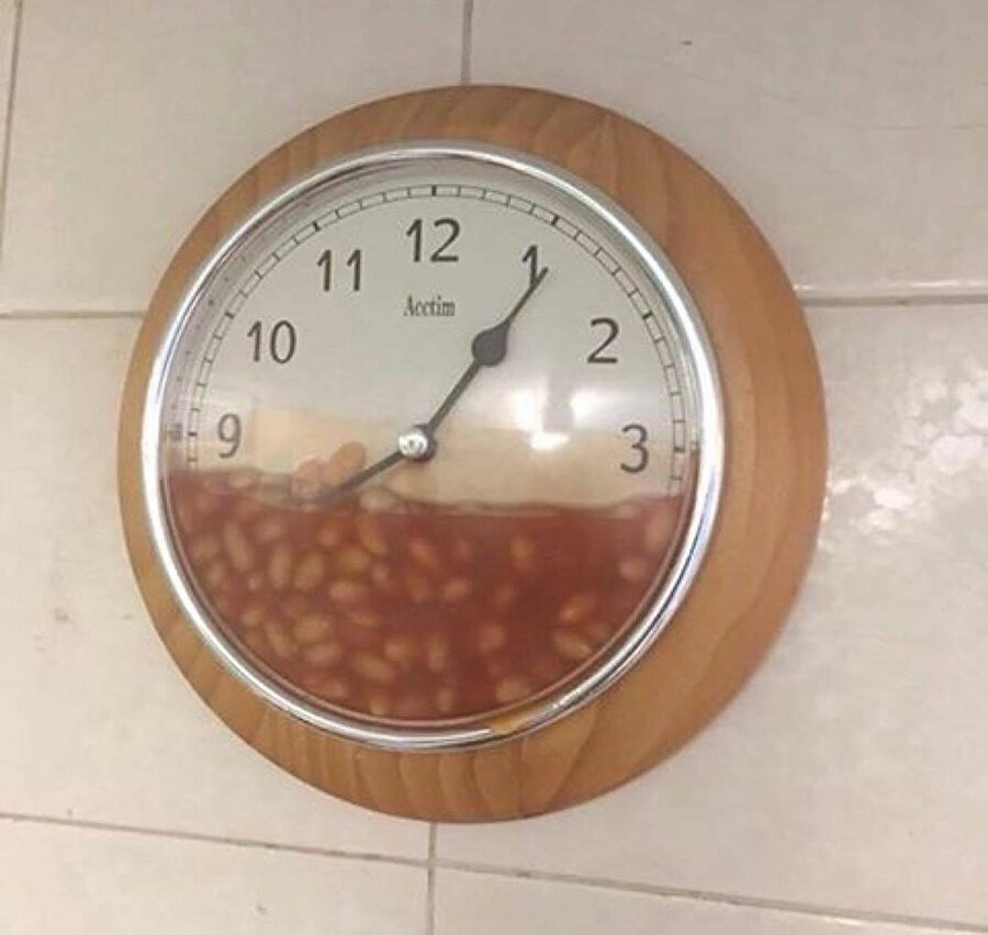 İftarda kırıp karın doyurmalık çok amaçlı duvar saati gelmiştir