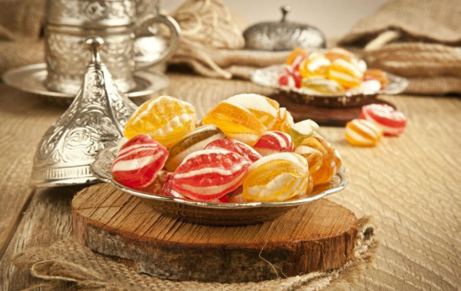 Şeker tüccarı ne iş yapar? Annem dedi ki saraylara şeker satar.