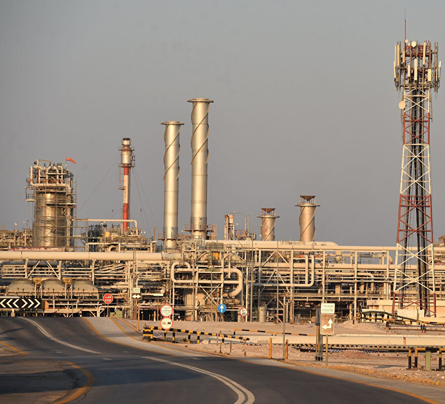 Suudi-Aramco petrol tesisi.