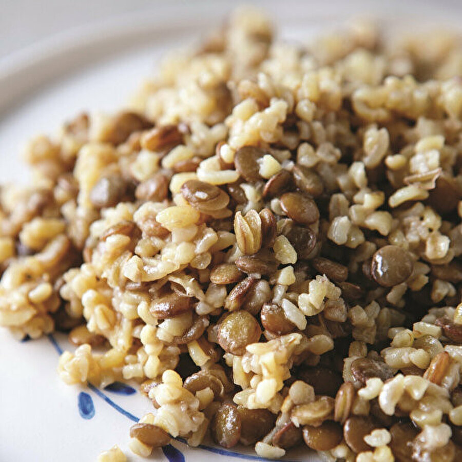 Tavuk suyuna mercimekli bulgur pilavı 