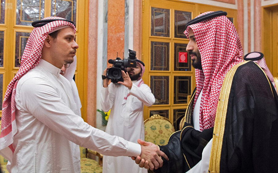 Suudi Arabistan Kralı Selman bin Abdulaziz ve Veliaht Prens Muhammed bin Selman (sağda), cinayete kurban giden Suudi gazeteci Cemal Kaşıkçı'nın oğulları Sehl ve Salah'ı başkent Riyad'daki Yemame Sarayı'nda kabul etmişti.