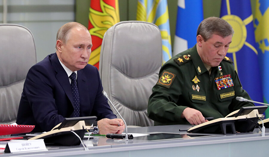 Rusya Devlet Başkanı Vladimir Putin bir toplantı sırasında göründü.
