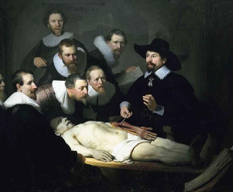The Anatomy Lesson of Dr. Nicolaes Tulp (Dr. Nicolaes Tulp’un Anatomi Dersi, 1632): Rembrandt’ın zengin müşterileri arasında o dönemde şehirde görev yapan altmış kadar doktordan biri olan ünlü cerrah Dr. Tulp da vardı. Gasp suçuyla idam edilen Adriaan Adriaansz’ın kadavrasına 31 Ocak 1632’de yapılan anatomik incelemede, yedi üst düzey bürokrat ile birlikte Rembrandt da oradaydı.