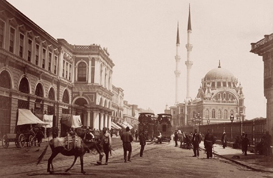 İmparatorluk, coğrafî büyüklüğe ve bünyesine kattığı farklı ulusların çeşitliliğine işaret etmesi bakımından büyük devletler için kullanılan bir kavramdır.